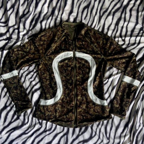 LULULEMON (Size M) Find Your Bliss Reversible Athletic Jacket - Picture 2 of 8